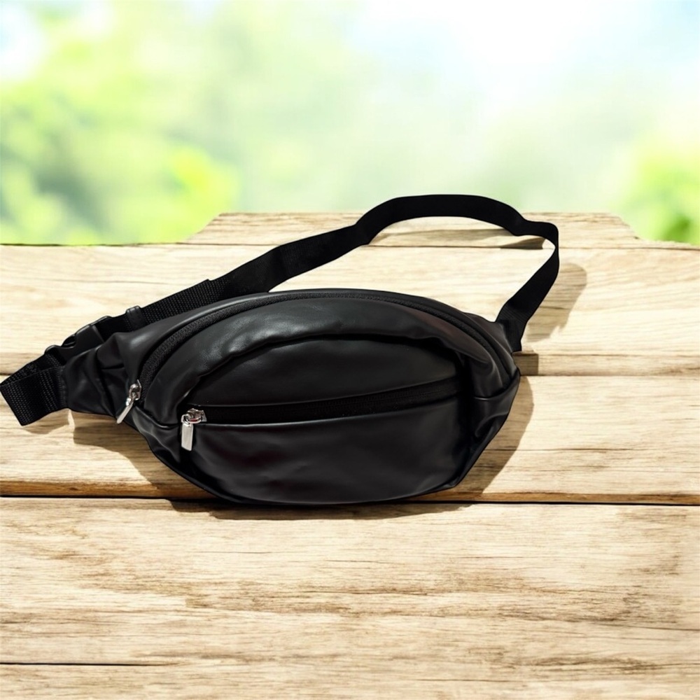 Black Faux Leather Fanny Pack Waist Bag Adjustable Strap Excellent Condition